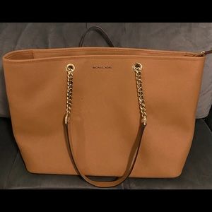 SOLD 😃 Michael Kors large tote SOLD 😃
